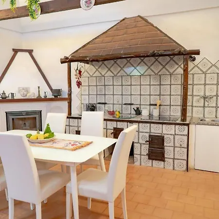 Casa Lalu - Rustic With Stunning Views Apartment